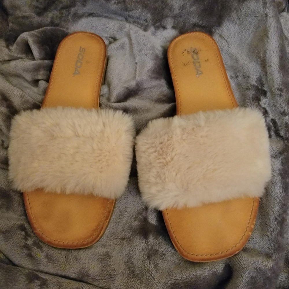 Soda Faux Fur Slide Sandals Womens Tan Cream Good Plush Slip On Open Toe Shoes